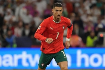 Ronaldo gây xôn xao khi kêu gọi CĐV đối thủ... la ó mình