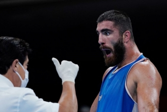 Võ sĩ Pháp 'ăn vạ' suốt 30 phút tại OLYMPIC 2021