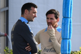 HLV Argentina không chắc chắn về Lionel Messi