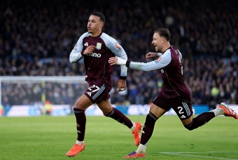 Đánh bại Leeds, Aston Villa vào top 4 Ngoại hạng Anh