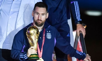 Hành động không ai ngờ của Messi khiến NHM Argentina 'dậy sóng'