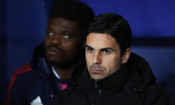 HLV Mikel Arteta 'toát mồ hôi' trước đội bóng hạng 3 nước Anh