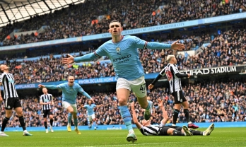 Foden lập siêu phẩm, Man City 'phả hơi nóng' vào Arsenal