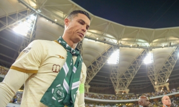 Ronaldo nổi cơn lôi đình, hành động mất kiểm soát ngay trên sân