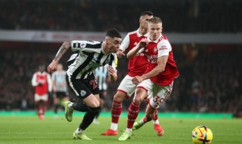 Thi đấu quá chắc chắn, Arsenal và Newcastle cống hiến trận đấu cân tài cân sức