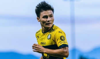 HLV Philippe Troussier can thiệp, Pau FC lập tức cho Quang Hải ra sân