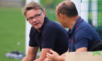 Philippe Troussier bất ngờ 'xin vía' HLV Park Hang Seo tại ĐT Việt Nam