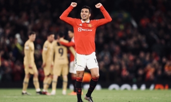 'Siêu tiền vệ' Man United 'lấy thân mình lấp lỗ châu mai'