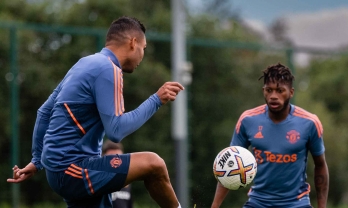 Fred 'đại đế' hóa điệp viên, Casemiro lập tức gật đầu với Man Utd