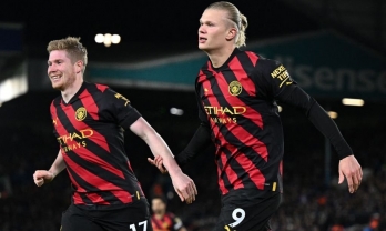 Haaland đi vào lịch sử trong ngày Man City nhận 'quà Giáng sinh'