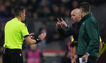 HLV Ten Hag tức giận: 'MU lẽ ra phải thắng Barca'