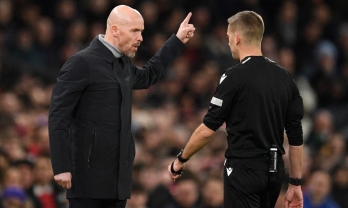 HLV Ten Hag nói gì giữa hiệp để giúp MU ngược dòng loại Barca?