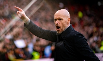 HLV Ten Hag nói sự thật về cơ hội đoạt 'cú ăn 4' vĩ đại của MU