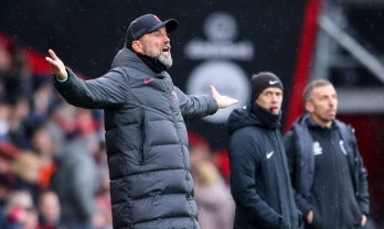 HLV Klopp: 'Trận thua như vừa bị đấm'
