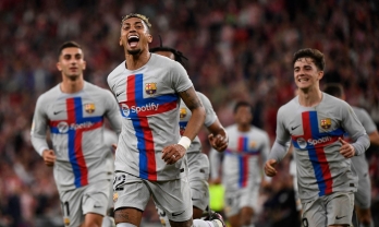 Barca vượt ải hú vía, tiếp tục bỏ xa Real ở cuộc đua vô địch