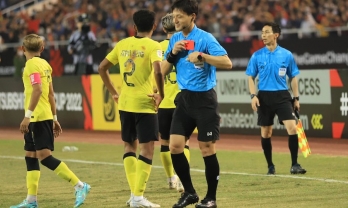 Trọng tài bắt trận Việt Nam vs Malaysia ngừng cầm còi