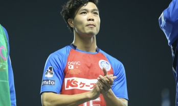 HLV Yokohama FC tiết lộ lý do Công Phượng không được thi đấu
