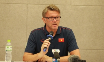 Vừa đến Việt Nam, HLV Philippe Troussier bất ngờ thừa nhận khó khăn