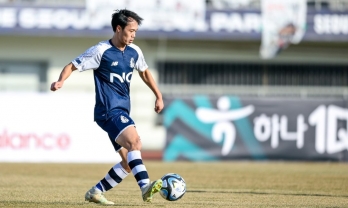 Văn Toàn nhận nhiệm vụ đặc biệt tại Seoul E-Land FC