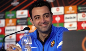 HLV Barca nhận 'mưa gạch đá' vì thiếu tôn trọng siêu sao MU