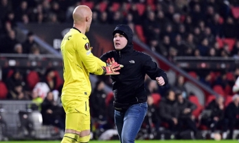 Sao La Liga đánh nhau với khán giả ngay trên sân
