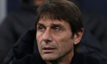 Đang nằm viện, HLV Conte tính luôn bài 'chuồn' khỏi Tottenham