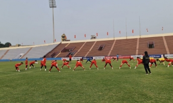Tuyển nữ U20 Việt Nam làm quen sân, sẵn sàng đối đầu Indonesia