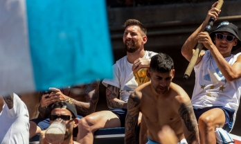 Cầu thủ Argentina báo tin chẳng lành, PSG lo 'sốt vó' vì Messi