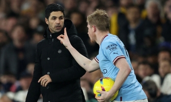 Thua đau Man City, CĐV Arsenal có hành động xấu xí với De Bruyne