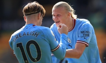 Hậu vệ Arsenal liên tục mắc lỗi, Man City 'kéo sập' Emirates để đòi lại ngôi đầu