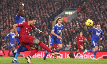 Hàng thủ Leicester giúp sức, Liverpool thổi lửa vào cuộc đua top 4