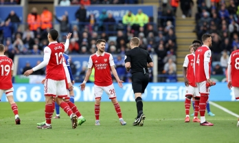 Arsenal lại bị trọng tài xử ép trong trận đấu với Leicester?