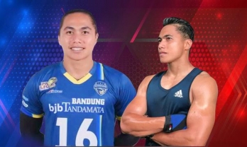 Hung thần bóng chuyền nam giả nữ của Indonesia làm gì khi VĐV nữ thay đồ?
