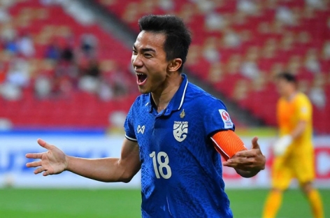 'Messi Thái Lan' làm điều đặc biệt với đàn em sau thất bại trước Việt Nam