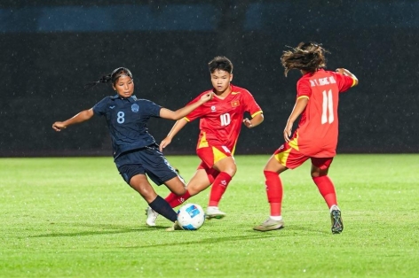 VIDEO: Cầu thủ 15 tuổi lập hat-trick cho tuyển trẻ Việt Nam