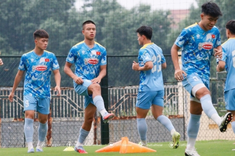 HLV Kim Sang Sik loại cầu thủ Việt kiều Trần Thanh Trung