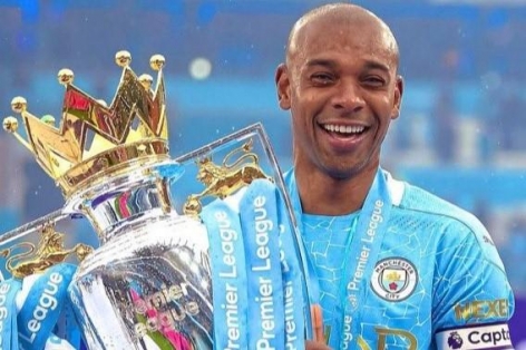 CHÍNH THỨC: Ngôi sao từng 5 lần vô địch Ngoại hạng Anh tuyên bố giải nghệ