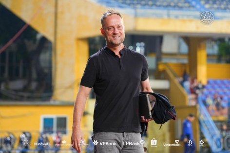 HLV Polking: 'Thẻ đỏ của Đình Trọng là bước ngoặt khiến CAHN thất bại'