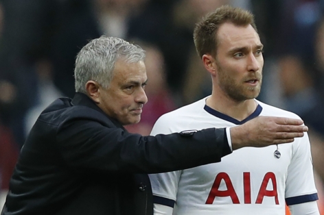 Mourinho đã khóc khi chứng kiến Eriksen đột quỵ