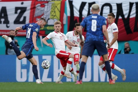 Sao Inter Milan vuốt bóng đẳng cấp, nhấn chìm 10 người của Ba Lan
