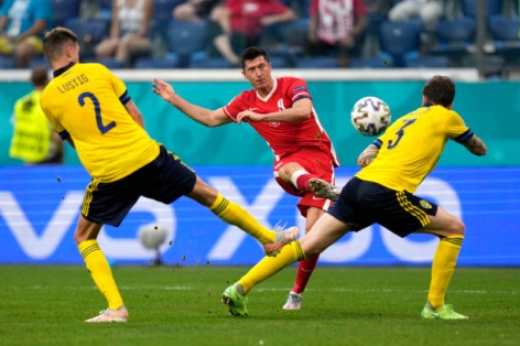 Lewandowski cứa lòng mẫu mực, mở hy vọng cho Ba Lan