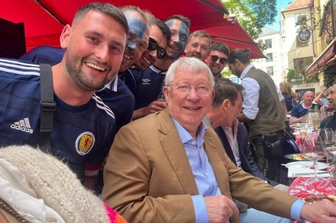 Sir Alex Ferguson tiệc tùng tưng bừng trước trận khai màn EURO 2024