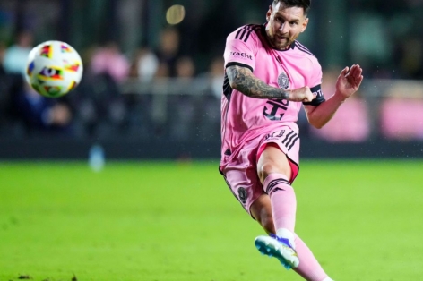 VIDEO: Messi bị từ chối siêu phẩm trong gang tấc