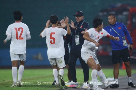 Bùng nổ phút cuối, U17 Việt Nam thắng kịch tính Oman