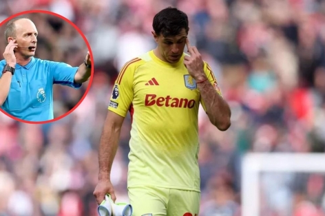 Chuyên gia trọng tài lên tiếng bất ngờ về thẻ đỏ của Emiliano Martinez