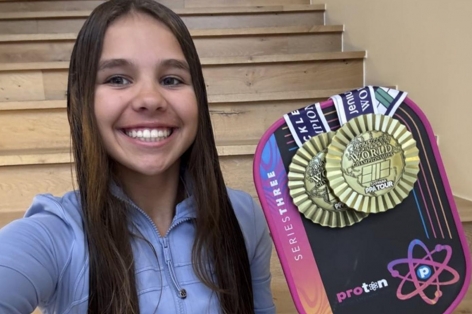 Cô bé 13 tuổi lật đổ hạt giống số 1, vô địch pickleball thế giới gây sốc nước Mỹ