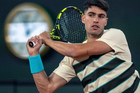 Alcaraz chật vật giành vé vào vòng 4 Roland Garros