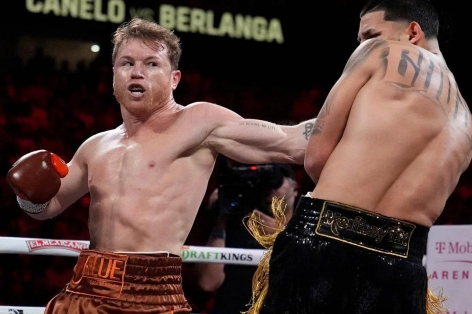 Canelo Alvarez tuyên bố gây sốc về trận tái đấu với Terence Crawford