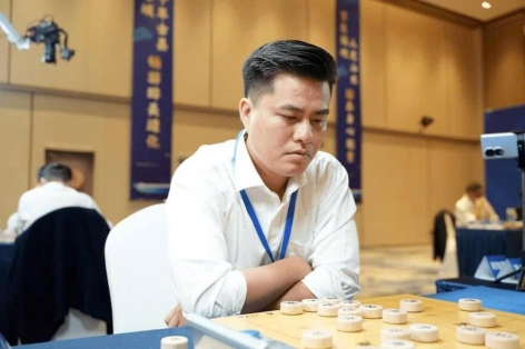 Kỳ thủ Lại Lý Huynh thi đấu chưa đúng phong độ tại Cúp cờ đôi Cẩm Giang 2025