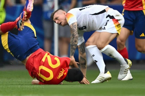 Gặp 'hung thần' Toni Kroos, Pedri rời sân sớm ở tứ kết Euro 2024